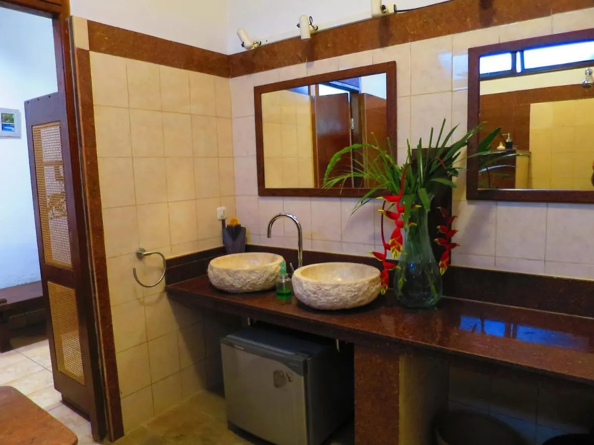 Bed and Breakfast Ladybamboo Убуд